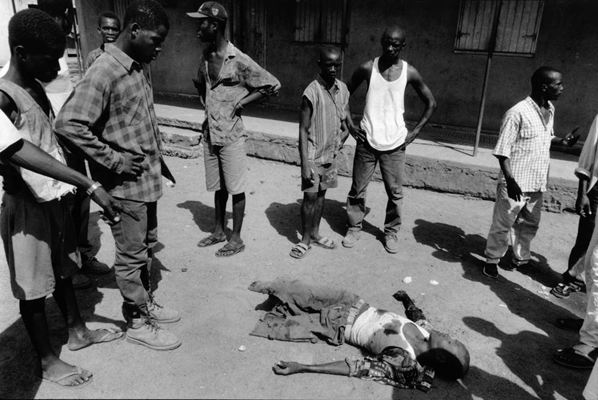 bystanders watch a boy die after a bombing, makeni, sierra leone 1998 © teun voeten